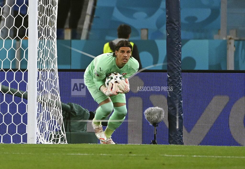 Andreas Solaro Switzerland's goalkeeper Yann Sommer in action during the Euro 2020 soccer championship group A match between Italy and Switzerland at Olympic stadium in Rome, Wednesday, June 16, 2021. (Andreas Solaro/Pool Photo via AP)