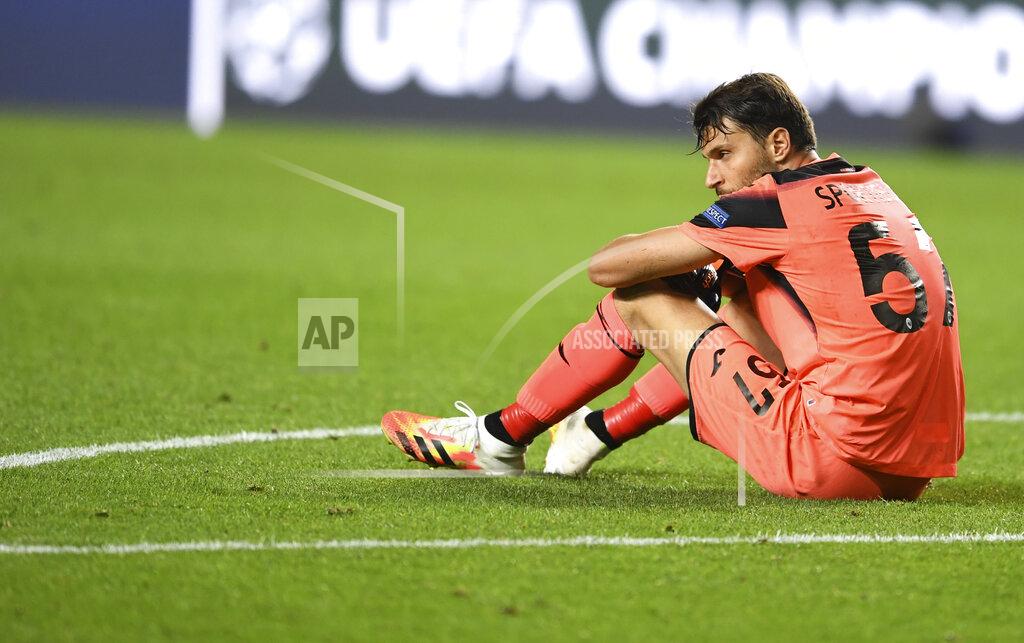 David Ramos Atalanta's goalkeeper Marco Sportiello reacts after his team's loss in the Champions League quarterfinal match between Atalanta and PSG at Luz stadium, Lisbon, Portugal, Wednesday, Aug. 12, 2020. (David Ramos/Pool Photo via AP)