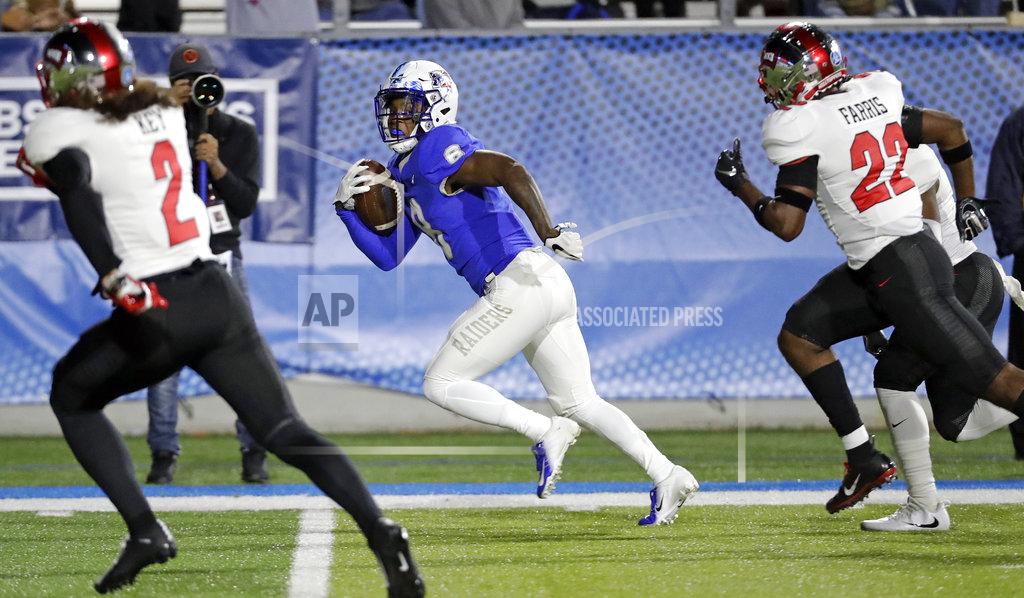 Mark Humphrey Middle Tennessee wide receiver Ty Lee (8) gets away from Western Kentucky defenders Devon Key (2) and DeAndre Farris (22) while scoring a touchdown on a 43-yard pass in the first half of an NCAA college football game Friday, Nov. 2, 2018, in Murfreesboro, Tenn. (AP Photo/Mark Humphrey)