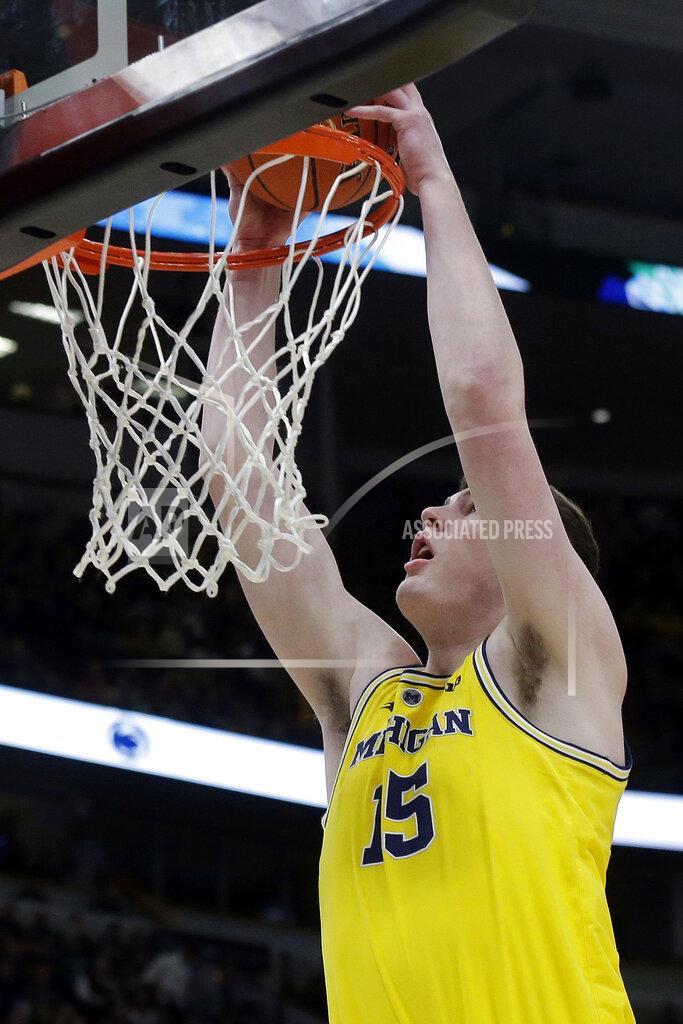 Kiichiro Sato Michigan's Jon Teske (15) dunks during the first half of an NCAA college basketball game against Iowa in the quarterfinals of the Big Ten Conference tournament, Friday, March 15, 2019, in Chicago. (AP Photo/Kiichiro Sato)