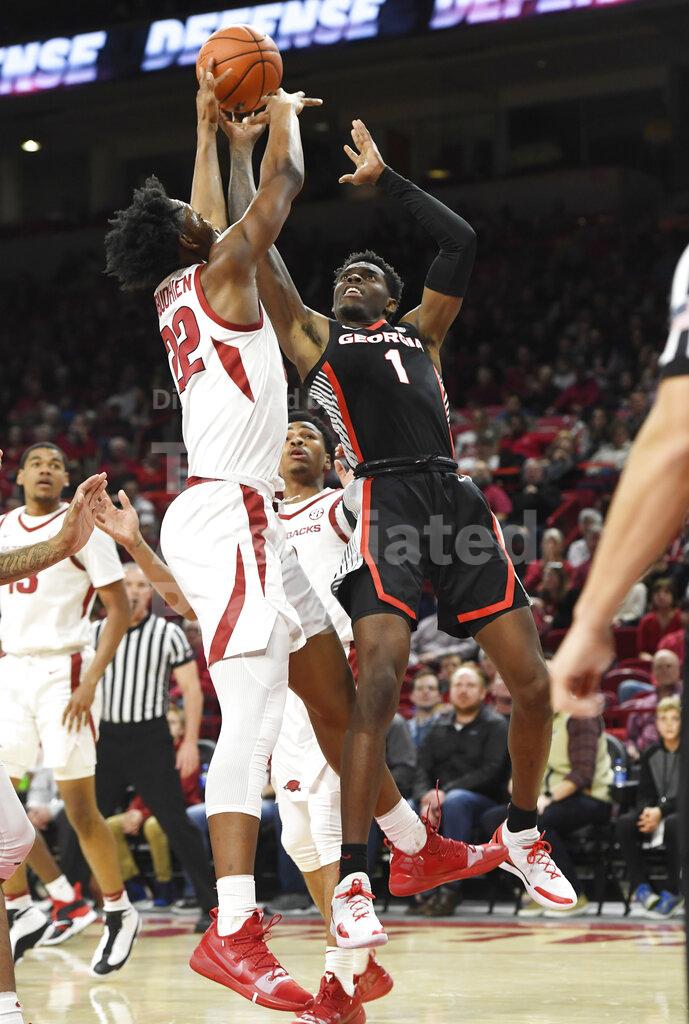 Jones With 20 Helps Arkansas Beat Georgia 70 60