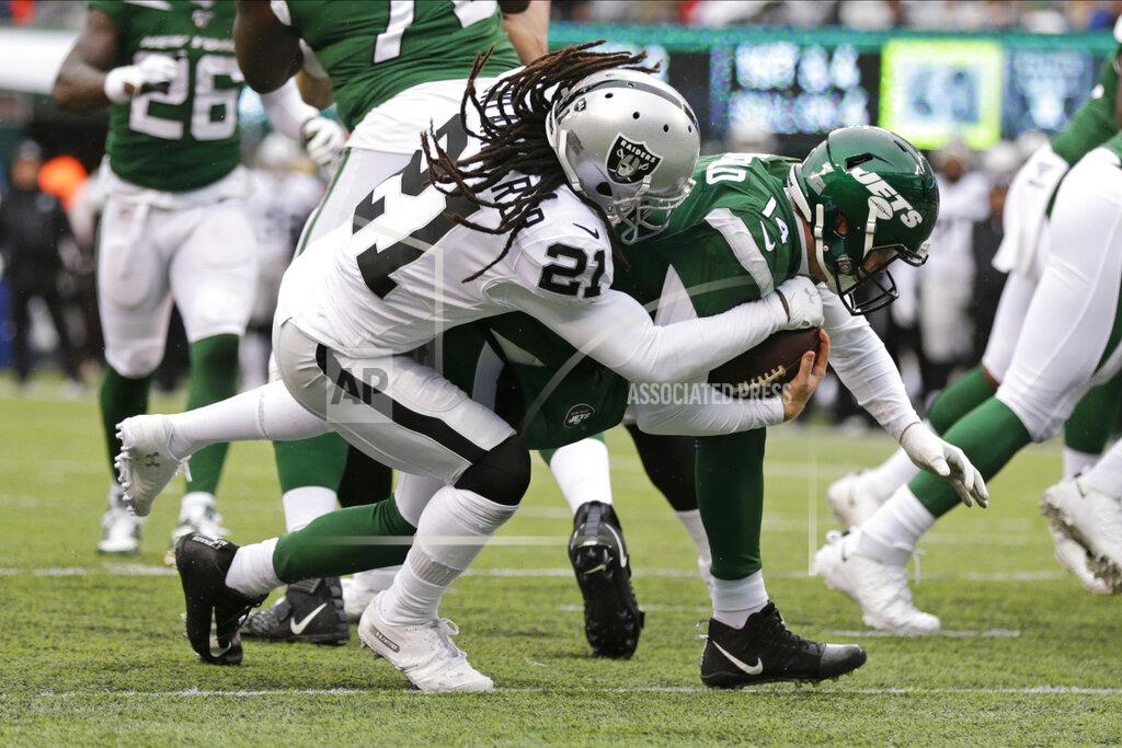 Adam Hunger New York Jets quarterback Sam Darnold, right, runs past Oakland Raiders free safety D.J. Swearinger (21) for a touchdown during the first half of an NFL football game Sunday, Nov. 24, 2019, in East Rutherford, N.J. (AP Photo/Adam Hunger)