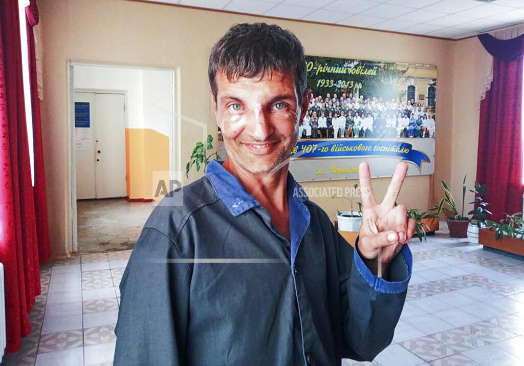 Iryna Timofeeva Ukrainian soldier Mykhailo Dianov, who was released in a prisoner exchange between Russia and Ukraine shows a V-sign in a city hospital in Chernihiv, Ukraine,Thursday, Sept. 22, 2022. Ukraine announced a high-profile prisoner swap early Thursday that culminated months of efforts to free many of the Ukrainian fighters who defended a steel plant in Mariupol during a long Russian siege. (AP Photo/Iryna Timofeeva)