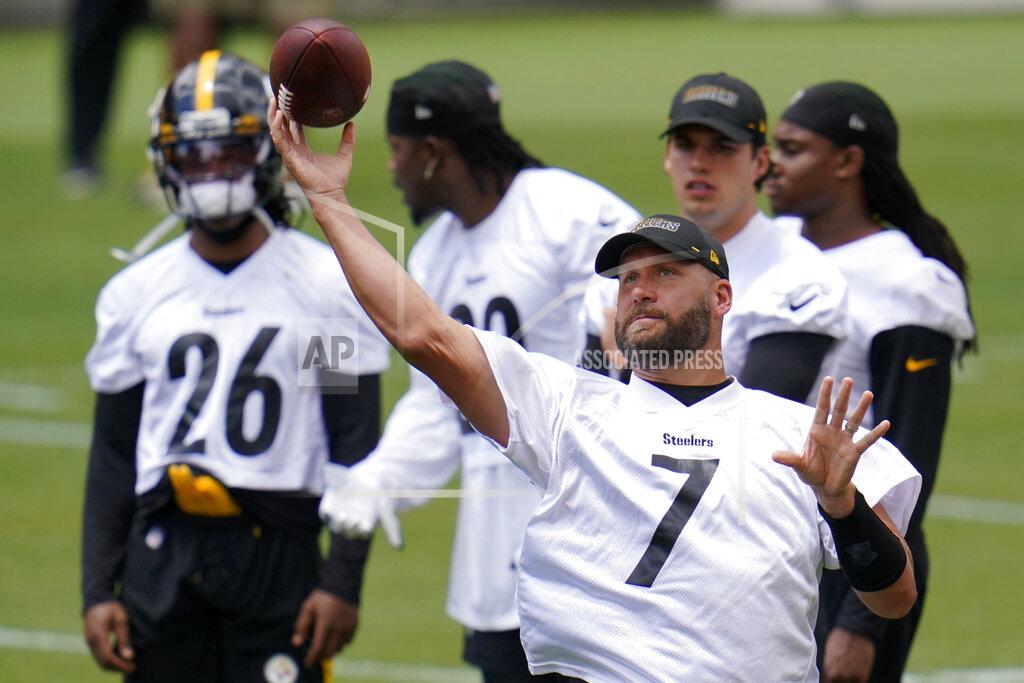 Gene J. Puskar Pittsburgh Steelers quarterback Ben Roethlisberger (7) throws a pass during the team's NFL mini-camp football practice in Pittsburgh, Tuesday, June 15, 2021. (AP Photo/Gene J. Puskar)