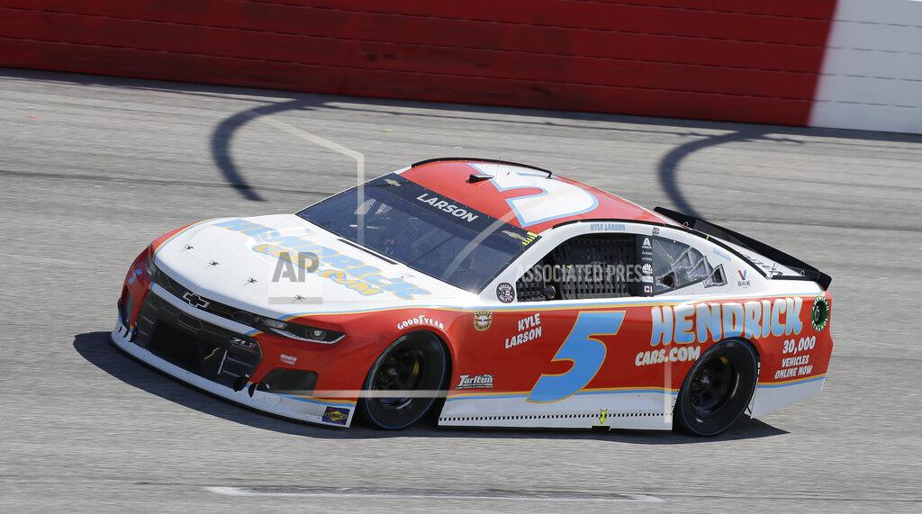 Terry Renna Kyle Larson drives into Turn 1 during the NASCAR Cup Series auto race at Darlington Raceway, Sunday, May 9, 2021, in Darlington, S.C. (AP Photo/Terry Renna)