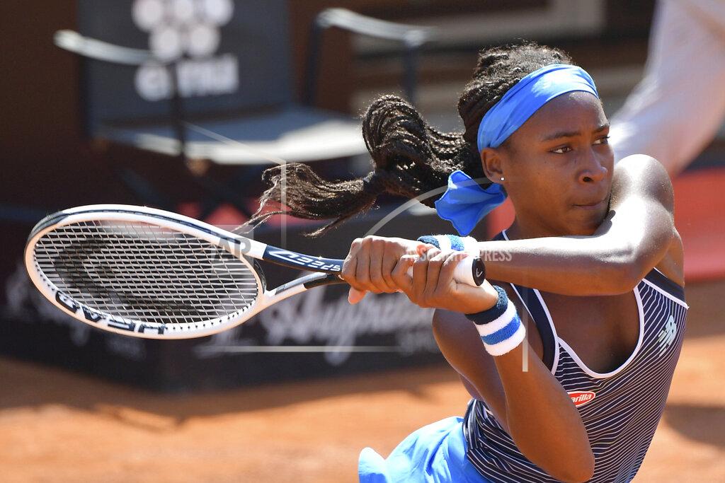 Alfredo Falcone Cori Gauff of the United States returns the ball to Spain's Garbine Muguruza during their Italian Open tennis tournament match, in Rome, Thursday, Sept. 17, 2020. (Alfredo Falcone/LaPresse via AP)