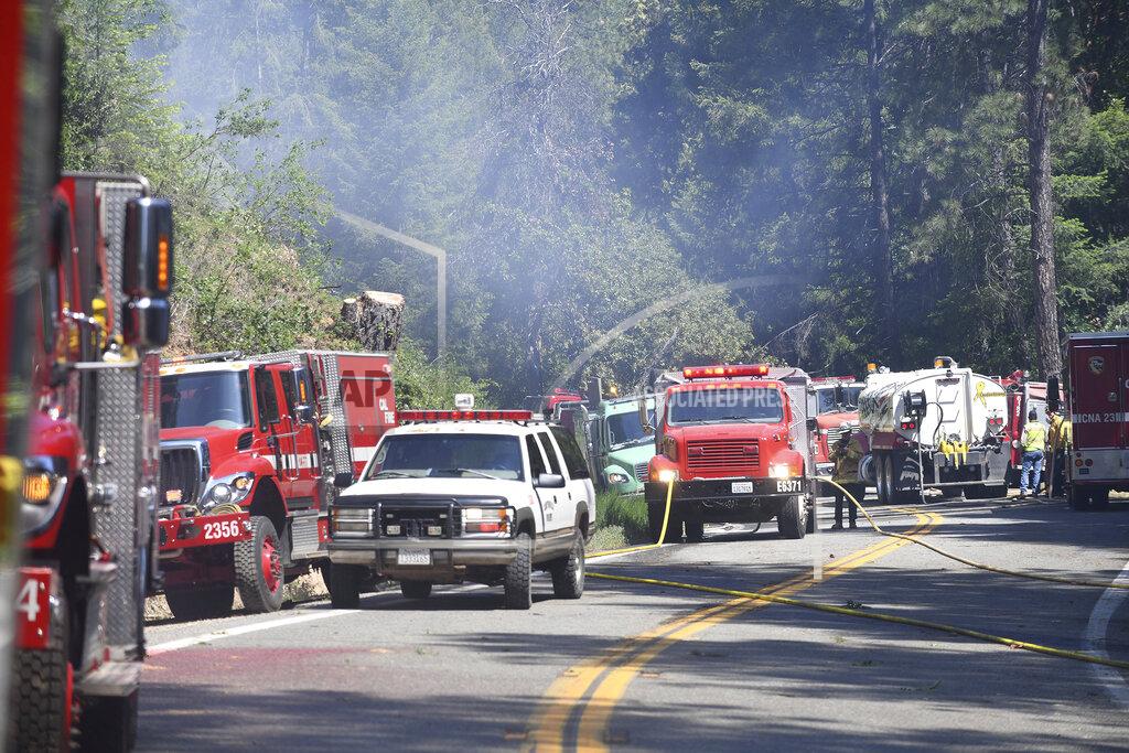 Elias Funez Firefighters battle a wildfire in Camptonville, Calif. Friday, May 20, 202. (Elias Funez/The Union via AP)