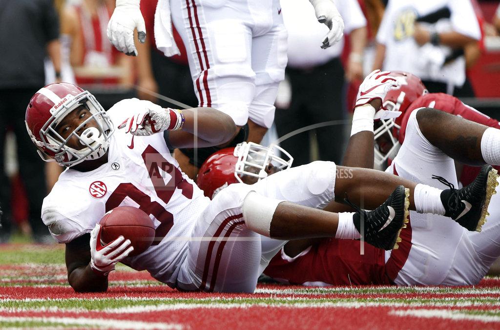 Michael Woods Alabama running back Damien Harris scores a touchdown against Arkansas in the first half of an NCAA college football game Saturday, Oct. 6, 2018, in Fayetteville, Ark. (AP Photo/Michael Woods)