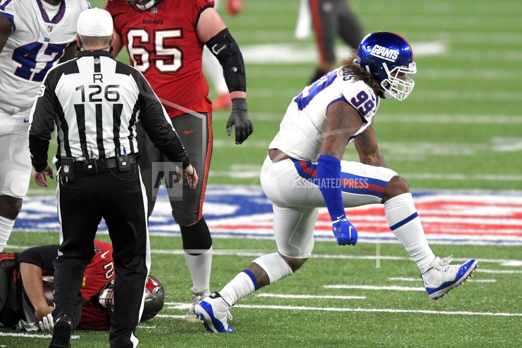 Bill Kostroun New York Giants' Leonard Williams, right, celebrates after sacking Tampa Bay Buccaneers quarterback Tom Brady during the first half of an NFL football game, Monday, Nov. 2, 2020, in East Rutherford, N.J. (AP Photo/Bill Kostroun)