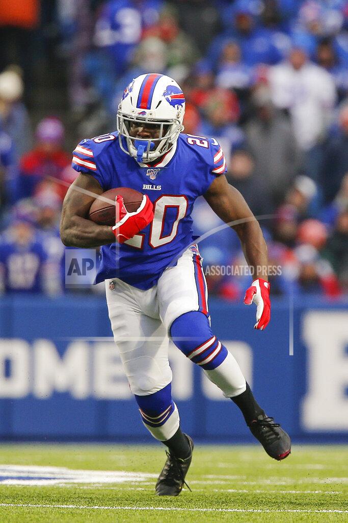 John Munson Buffalo Bills running back Frank Gore (20) runs against the Denver Broncos during the fourth quarter of an NFL football game, Sunday, Nov. 24, 2019, in Orchard Park, N.Y. (AP Photo/John Munson)