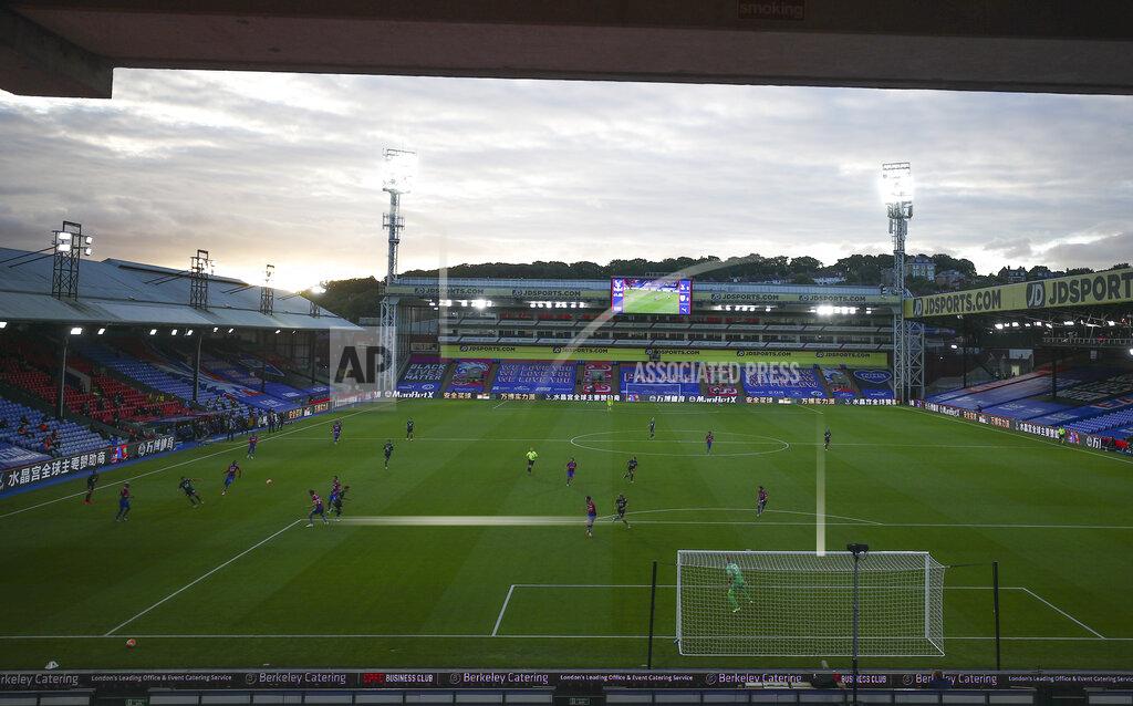 Hannah Mckay Players in action during the English Premier League soccer match between Crystal Palace and Burnley at Selhurst Park, in London, England, Monday, June 29, 2020. (AP Photo/Hannah McKay,Pool)