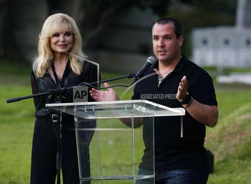 Chris Pizzello Quinton Reynolds, right, the son of the late actor Burt Reynolds, speaks as his mother Loni Anderson looks on during a ceremony to unveil a memorial sculpture of his father at Hollywood Forever Cemetery, Monday, Sept. 20, 2021, in Los Angeles. Reynolds died in 2018 at the age of 82. (AP Photo/Chris Pizzello)