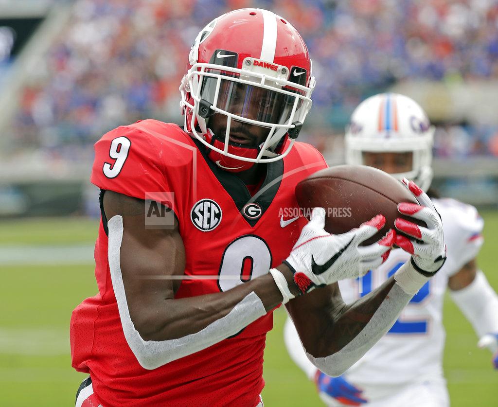 John Raoux Georgia wide receiver Jeremiah Holloman (9) catches a 16-yard touchdown pass in front of Florida defensive back C.J. McWilliams during the first half of an NCAA college football game Saturday, Oct. 27, 2018, in Jacksonville, Fla. (AP Photo/John Raoux)