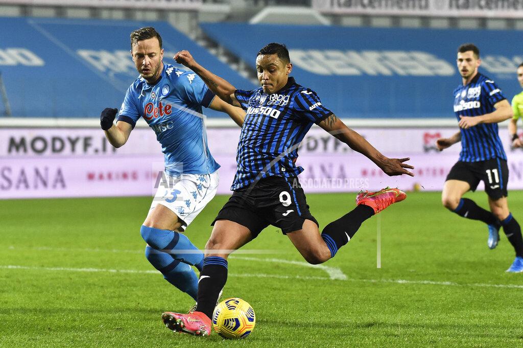 Gianluca Checchi Atalanta's Luis Muriel, right, shoots to score his side's third goal during a Serie A soccer match between Atlanta and Napoli, in Bergamo's Atleti Azzurri d'Italia stadium, Italy, Sunday, Feb. 21, 2021. (Gianluca Checchi/LaPresse via AP)