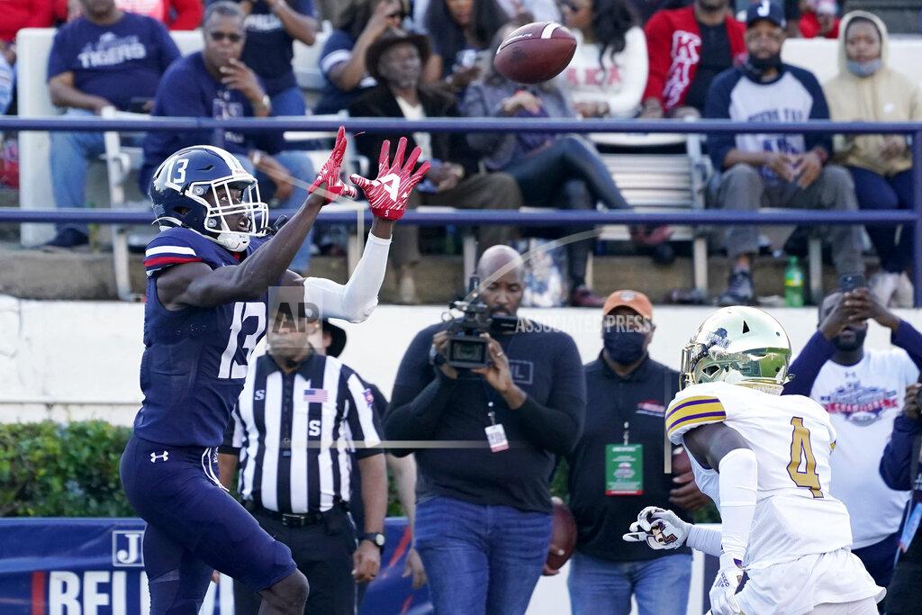 Rogelio V. Solis Jackson State wide receiver Malachi Wideman (13) reaches for a 16-yard touchdown pass reception past Prairie View cornerback Jamias Presley (4) during the first half of the Southwestern Athletic Conference championship NCAA college football game, Saturday, Dec. 4, 2021, in Jackson, Miss. (AP Photo/Rogelio V. Solis)