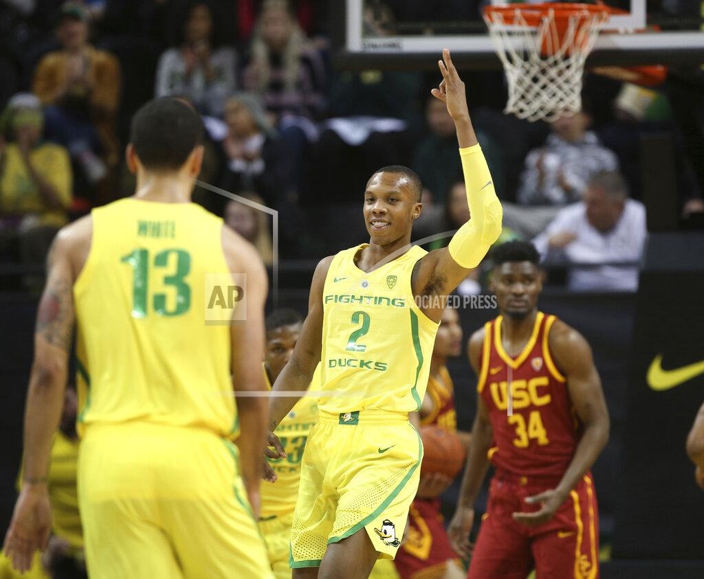 Chris Pietsch Oregon's Louis King, center, celebrates against Southern California during the first half of an NCAA college basketball game, Sunday, Jan. 13, 2019, in Eugene, Ore. (AP Photo/Chris Pietsch)