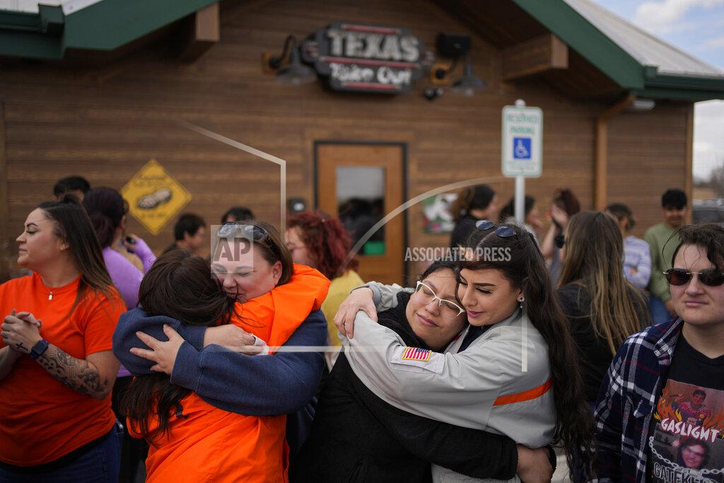 John Locher People attend a memorial for Jackson Zinn at a Texas Roadhouse restaurant, Thursday, March 17, 2022, in Hobbs, New Mexico. Zinn, who worked at the restaurant, was killed with several other student golfers and the coach of University of the Southwest in a crash in Texas. (AP Photo/John Locher)