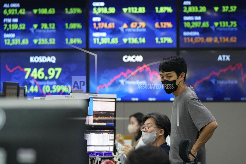 Ahn Young-Joon A currency trader watches monitors at the foreign exchange dealing room of the KEB Hana Bank headquarters in Seoul, South Korea, Friday, Sept. 23, 2022. Asian stocks fell for a third day Friday after more rate hikes by the Federal Reserve and other central banks to control persistent inflation spurred fears of a possible global recession. (AP Photo/Ahn Young-joon)