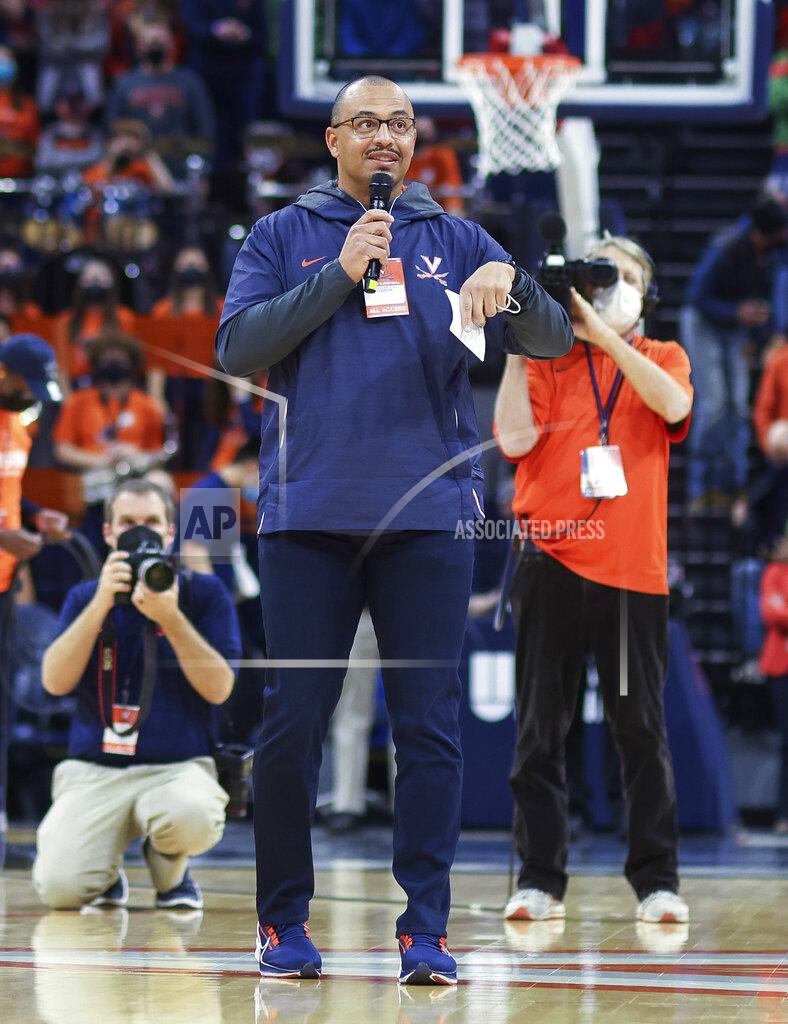 Andrew Shurtleff New Virginia football coach Tony Elliott address the crowd during a timeout in Virginia's NCAA college basketball game against Clemson in Charlottesville, Va., Wednesday, Dec. 22, 2021. (AP Photo/Andrew Shurtleff)