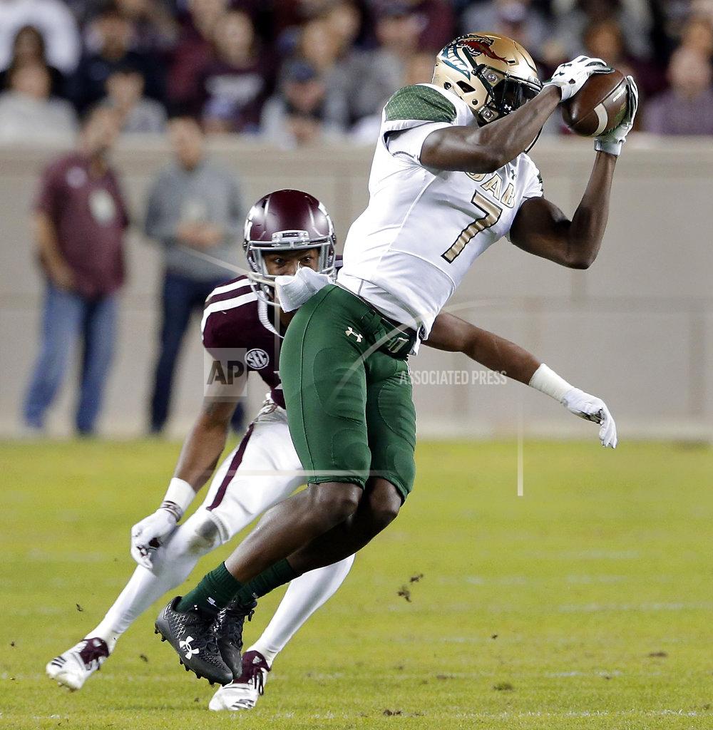 Michael Wyke UAB wide receiver Xavier Ubosi (7) pulls in a reception in front of Texas A&M defensive back Charles Oliver during the first half of an NCAA college football game Saturday, Nov. 17, 2018, in College Station, Texas. (AP Photo/Michael Wyke)