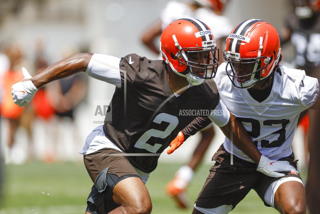 Ron Schwane Cleveland Browns' Amari Cooper (2) takes part in drill against Martin Emerson Jr. (23) during an NFL football practice at FirstEnergy Stadium, Thursday, June 16, 2022, in Cleveland. (AP Photo/Ron Schwane)