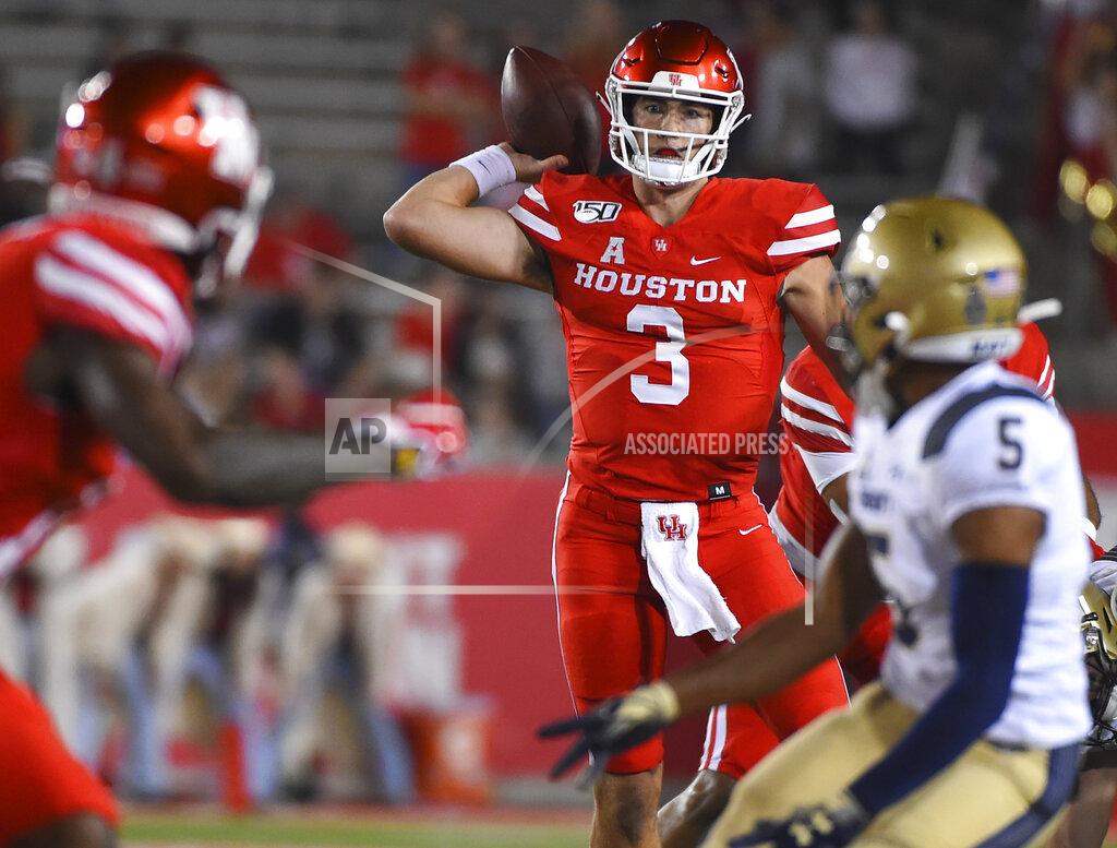 Eric Christian Smith Houston quarterback Clayton Tune (3) throws a pass during the first half of an NCAA college football game against Navy, Saturday, Nov. 30, 2019, in Houston. (AP Photo/Eric Christian Smith)