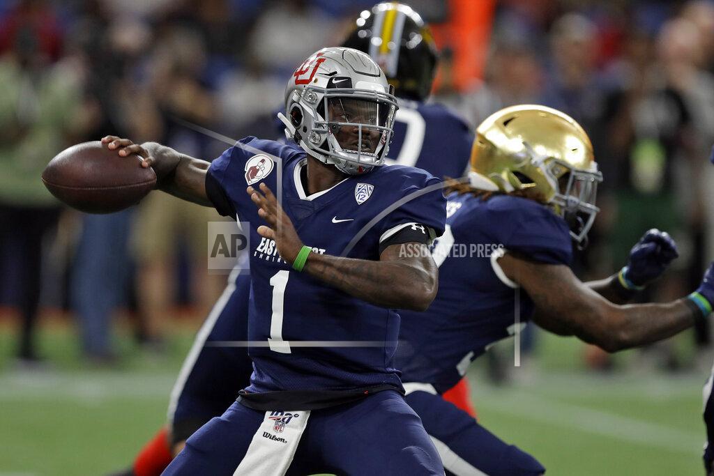 Chris O'meara West quarterback Tyler Huntley, of Utah, throws a pass against the East during the first half of the East West Shrine football game Saturday, Jan. 18, 2020, in St. Petersburg, Fla. (AP Photo/Chris O'Meara)