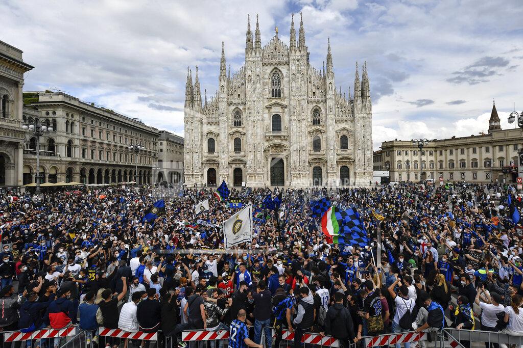Claudio Furlan Inter Milan fans crowd Piazza Duomo square in front of the gothic cathedral after Inter Milan won its first Serie A title in more than a decade after second-placed Atalanta drew 1-1 at Sassuolo, in Milan, Italy, Sunday, May 2, 2021. Atalanta needed to win to avoid Inter mathematically clinching the title with four matches remaining. It was Inter’s first trophy since 2011 and the first Serie A title since 2010. (Claudio Furlan/LaPresse via AP)