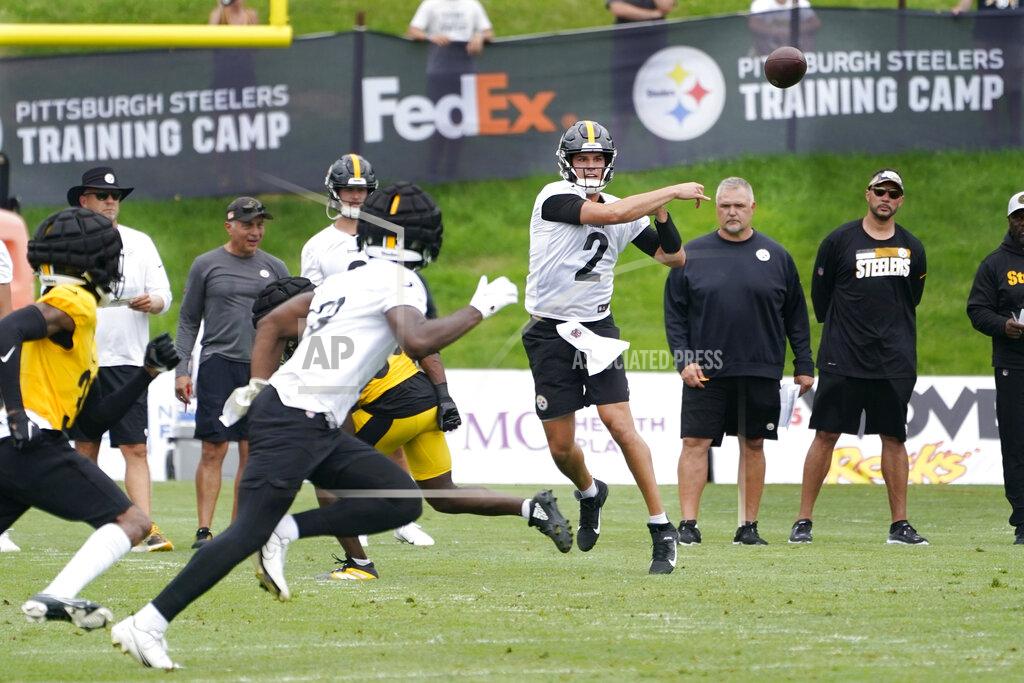 Keith Srakocic Pittsburgh Steelers quarterback Mason Rudolph (2) , right, throws a pass during the NFL football team's training camp in Latrobe, Pa., Wednesday, July 27, 2022. (AP Photo/Keith Srakocic)