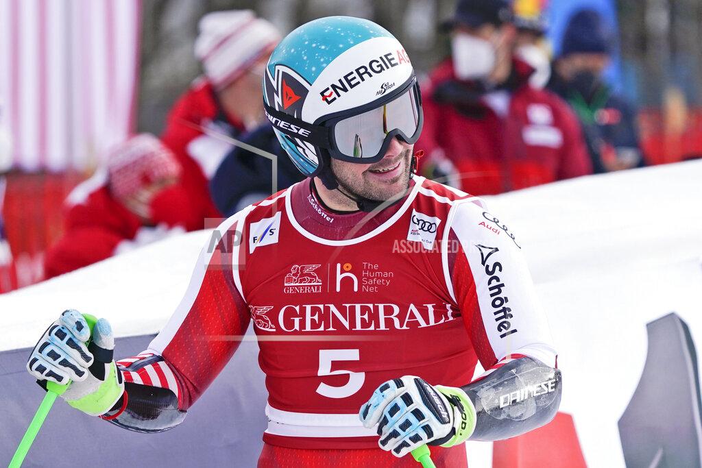 Giovanni Auletta Austria's Vincent Kriechmayr celebrates at the finish area of an alpine ski, men's World Cup Super-G, in Kitzbuehel, Austria, Monday, Jan. 25, 2021. (AP Photo/Giovanni Auletta)