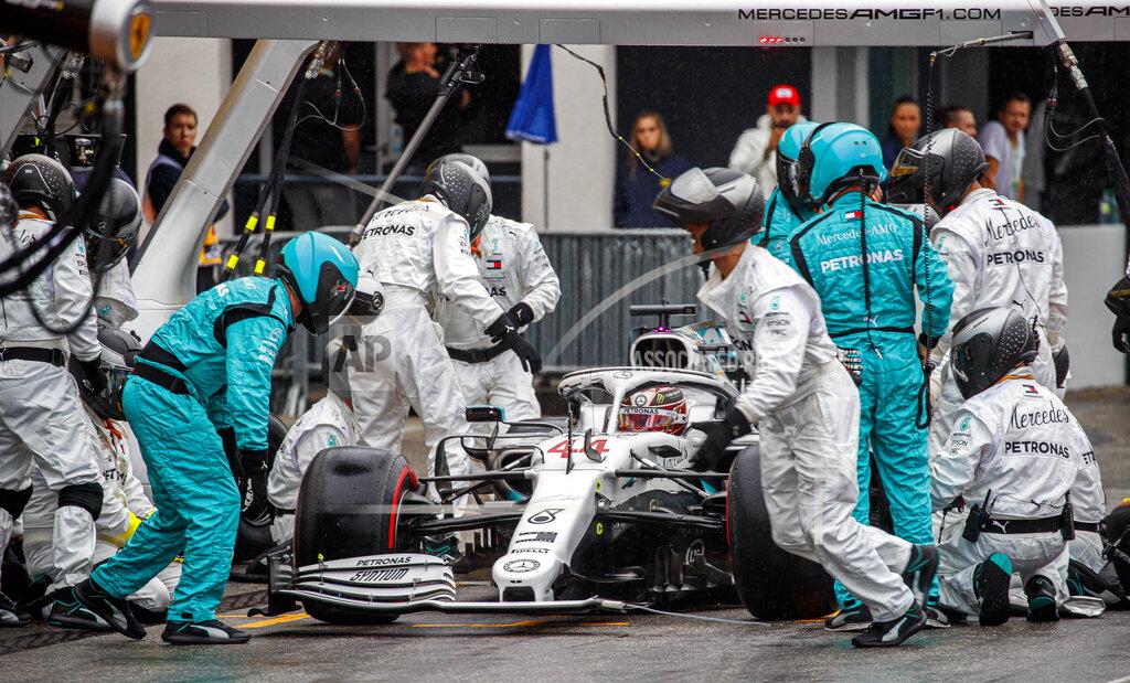 Suki Sulejmanovic Mercedes driver Lewis Hamilton of Britain gets a pit service during the German Formula One Grand Prix at the Hockenheimring racetrack in Hockenheim, Germany, Sunday, July 28, 2019. (Epa pool photo Via AP/Suki Sulejmanovic)