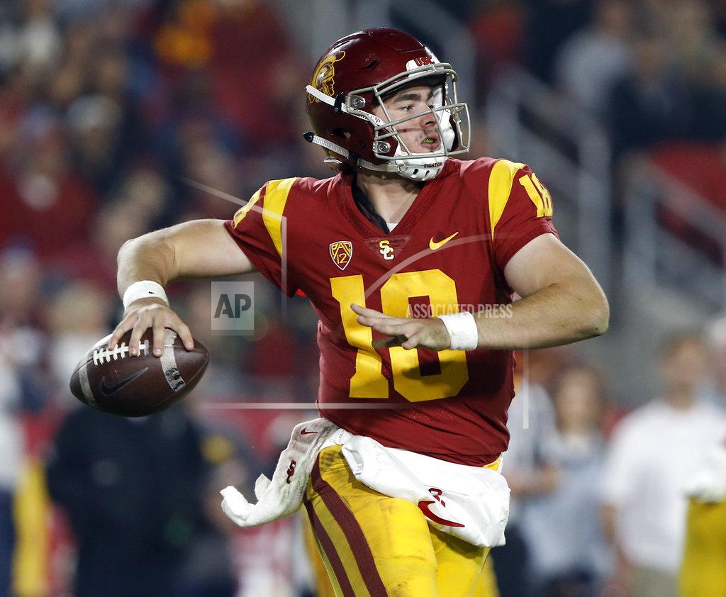 Alex Gallardo Southern California quarterback JT Daniels (18) throws a pass during the second half of an NCAA college football game against California in Los Angeles, Saturday, Nov. 10, 2018. California won 15-14. (AP Photo/Alex Gallardo)