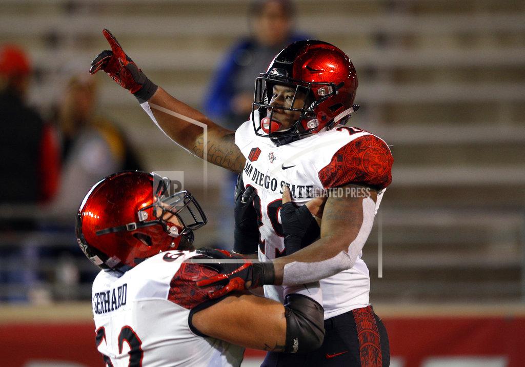 Andres Leighton San Diego State running back Juwan Washington, right, celebrates with teammate Nick Gerhard after scoring a touchdown during the second half of an NCAA college football game in Albuquerque, N.M., Saturday, Nov. 3, 2018. San Diego State won 31-23. (AP Photo/Andres Leighton)
