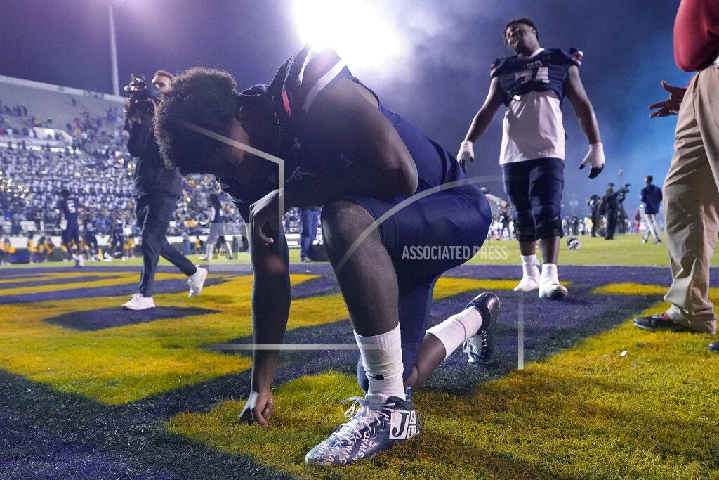 Rogelio V. Solis Jackson State quarterback Shedeur Sanders (2) takes a knee in the end zone for a quick prayer at the conclusion of the Southwestern Athletic Conference championship NCAA college football game against Prairie view, Saturday, Dec. 4, 2021, in Jackson, Miss. Jackson State won 27-10. (AP Photo/Rogelio V. Solis)