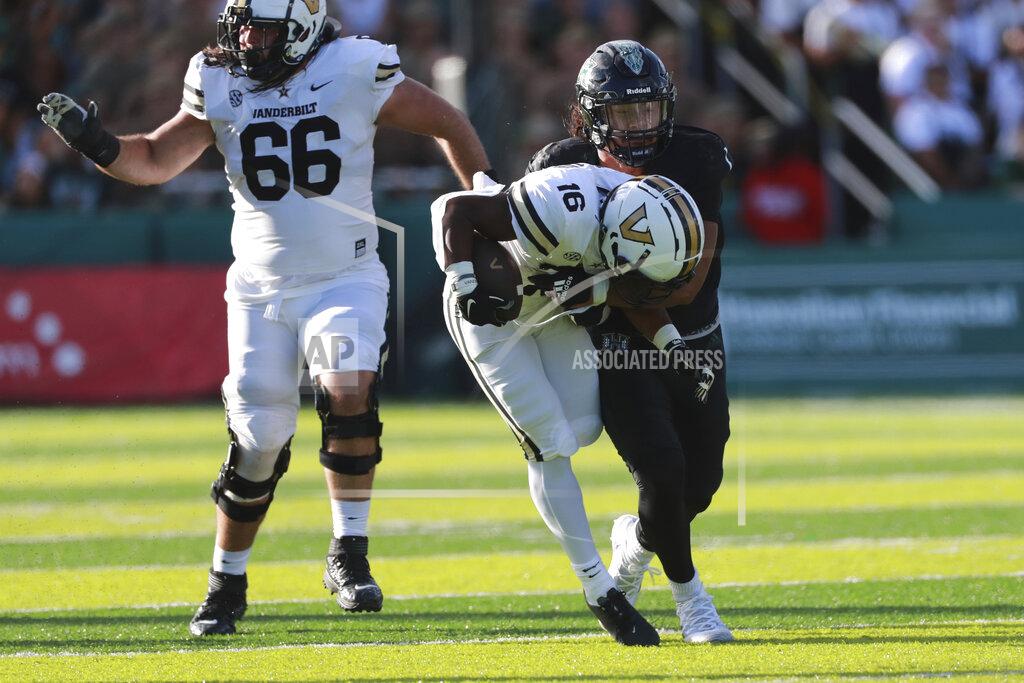 Marco Garcia Vanderbilt wide receiver Jayden McGowan (16) is pulled down by Hawaii linebacker Penei Pavihi (1) during the first half of an NCAA college football game, Saturday, Aug. 27, 2022, in Honolulu. (AP Photo/Marco Garcia)