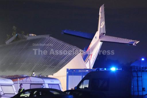 Hangar samolotów baranów, w którym ludzie schronili się podczas burzy w Polsce Pilot i 4 inne osoby giną, a 8 jest rannych Hangar samolotów baranów, w którym ludzie schronili się podczas burzy w Polsce Pilot i 4 inne osoby giną, a 8 jest rannych