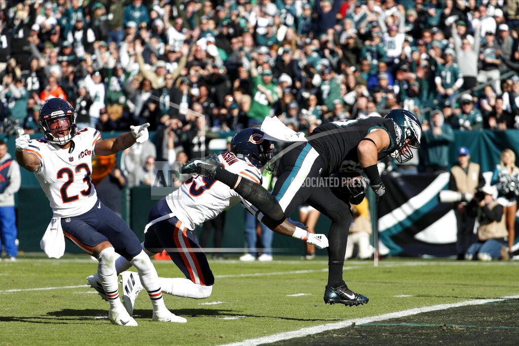 Chris Szagola Philadelphia Eagles' Zach Ertz, right, scores a touchdown during the first half of an NFL football game against the Chicago Bears, Sunday, Nov. 3, 2019, in Philadelphia. (AP Photo/Chris Szagola)