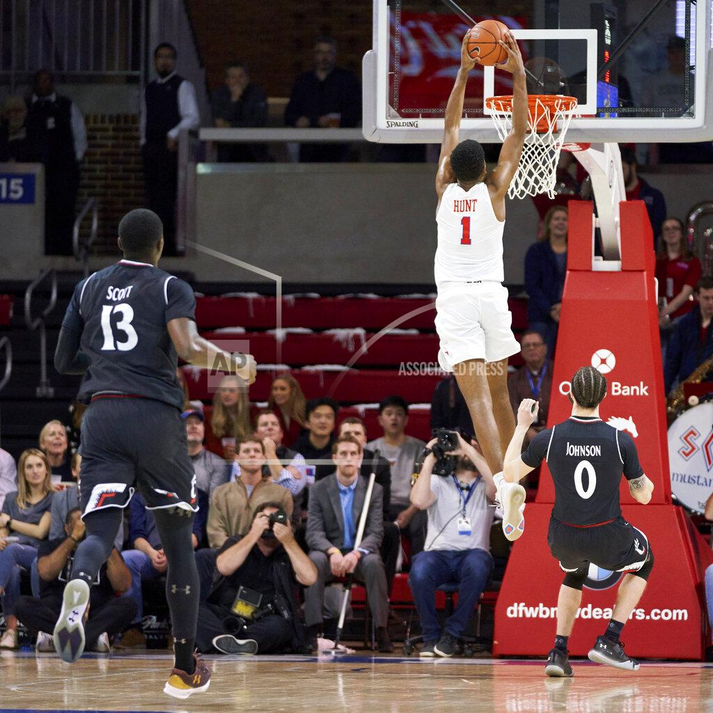 Cooper Neill SMU forward Feron Hunt (1) dunks the ball against Cincinnati during the first half of an NCAA college basketball game at Moody Coliseum, Wednesday, Feb. 27, 2019, in Dallas. (AP Photo/Cooper Neill)