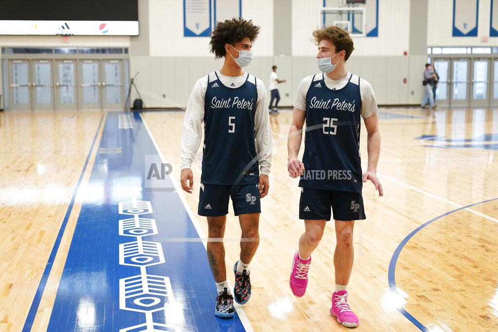 Seth Wenig St. Peter's Daryl Banks III, left, and Doug Edert talk while warming-up for NCAA college basketball practice in Jersey City, N.J., Tuesday, March 22, 2022. (AP Photo/Seth Wenig)