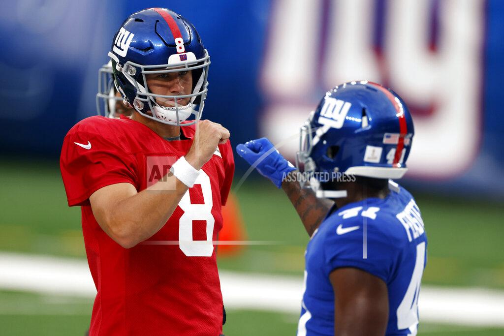 Adam Hunger New York Giants quarterback Daniel Jones (8) fist-bumps a teammate prior to a scrimmage at the NFL football team's training camp in East Rutherford, N.J., Friday, Aug. 28, 2020. (AP Photo/Adam Hunger)