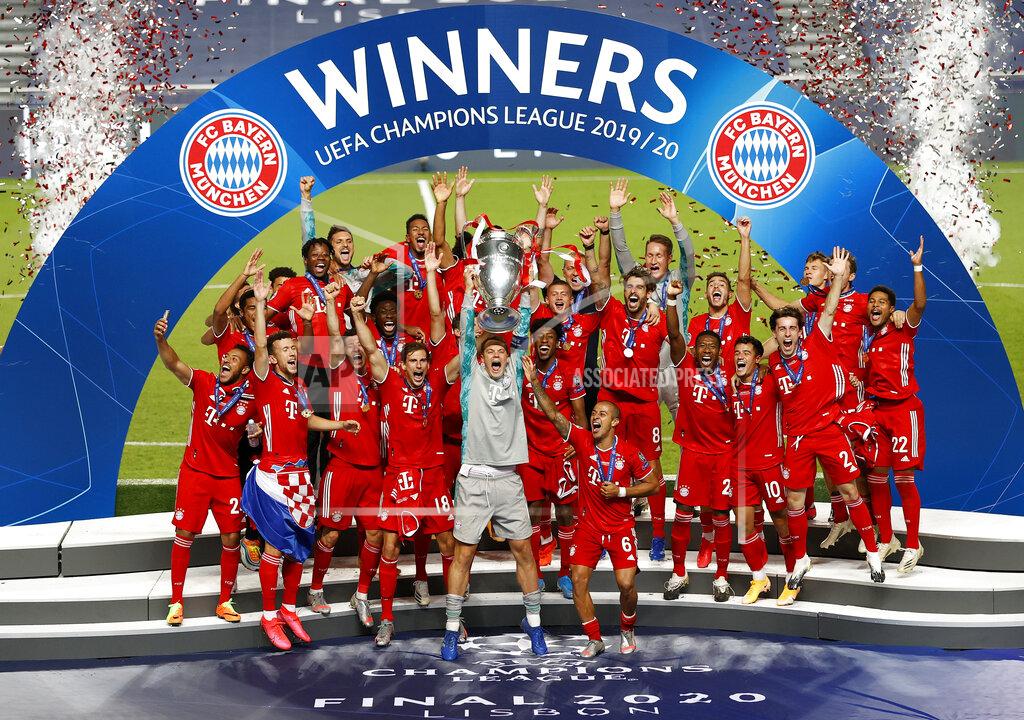 Matthew Childs Bayern's goalkeeper Manuel Neuer lifts the trophy after Munich won the Champions League final soccer match between Paris Saint-Germain and Bayern Munich at the Luz stadium in Lisbon, Portugal, Sunday, Aug. 23, 2020.(Matthew Childs/Pool via AP)