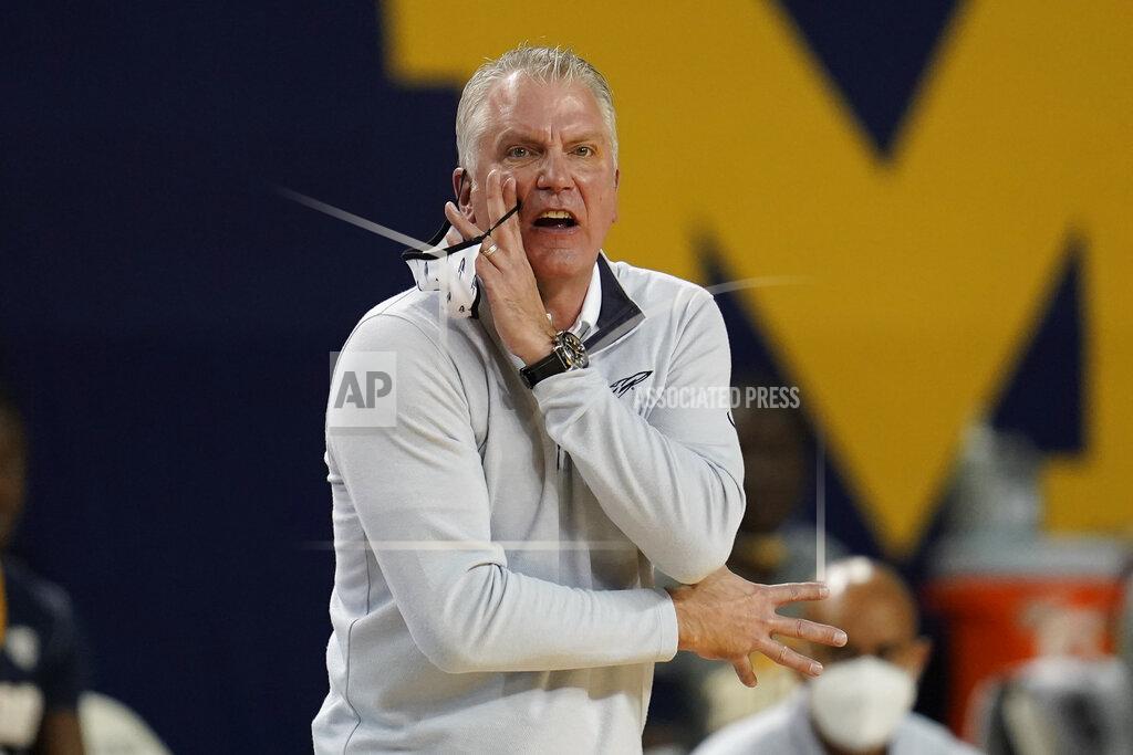 Paul Sancya Toledo head coach Tod Kowalczyk signals a play in the second half of an NCAA college basketball game against Michigan in Ann Arbor, Mich., Wednesday, Dec. 9, 2020. (AP Photo/Paul Sancya)