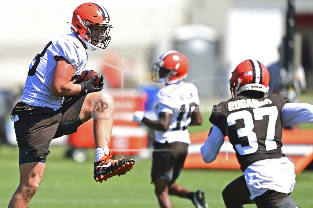 David Dermer Cleveland Browns tight end Harrison Bryant (88) catches a pass during an NFL football practice in Berea, Ohio, Tuesday, Aug. 24, 2021. (AP Photo/David Dermer)