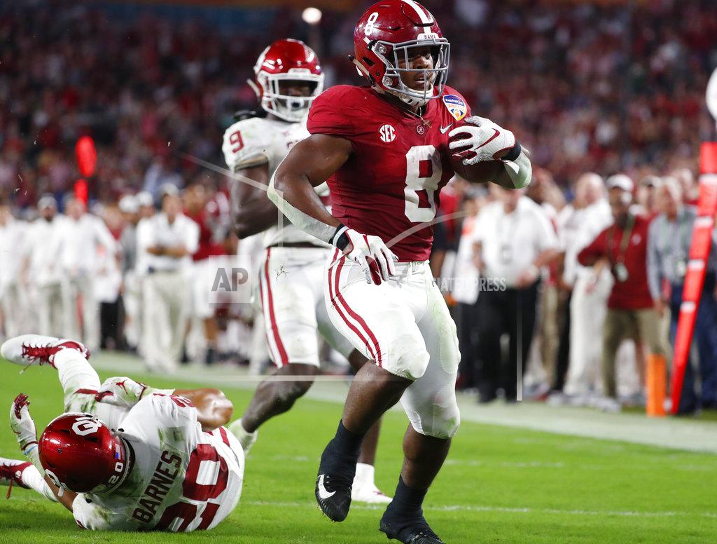 Wilfredo Lee Alabama running back Josh Jacobs (8) runs for a touchdown, during the first half of the Orange Bowl NCAA college football game against Oklahoma, Saturday, Dec. 29, 2018, in Miami Gardens, Fla. (AP Photo/Wilfredo Lee)