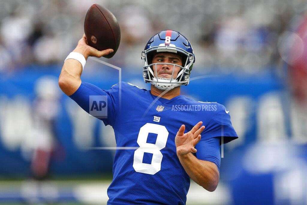 Noah K. Murray New York Giants quarterback Daniel Jones warms up before an NFL preseason football game against the New England Patriots, Sunday, Aug. 29, 2021, in East Rutherford, N.J. (AP Photo/Noah K. Murray)