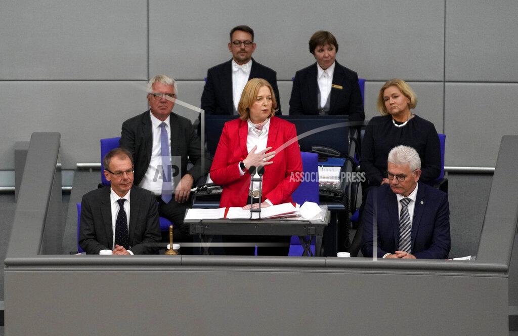 Markus Schreiber Baerbel Bas, center, speaks after she was elected new parliament president during the first plenary session of the German parliament Bundestag after the elections, Berlin, Tuesday, Oct. 26, 2021.(Photo/Markus Schreiber)