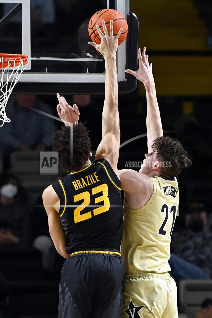 Mark Zaleski Vanderbilt center Liam Robbins (21) shoots against Missouri forward Trevon Brazile (23) during the second half of an NCAA college basketball game Tuesday, Feb. 8, 2022, in Nashville, Tenn. Vanderbilt won 70-62. (AP Photo/Mark Zaleski)