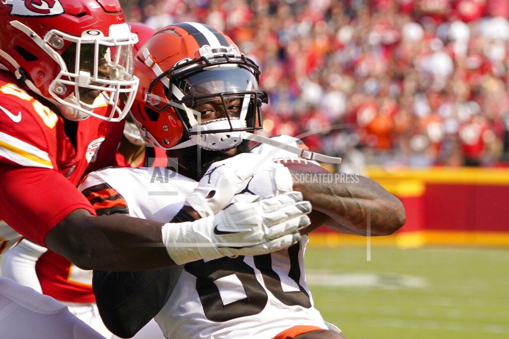 Ed Zurga Cleveland Browns wide receiver Jarvis Landry, right, scores past Kansas City Chiefs defensive tackle Tershawn Wharton during the first half of an NFL football game Sunday, Sept. 12, 2021, in Kansas City, Mo. (AP Photo/Ed Zurga)