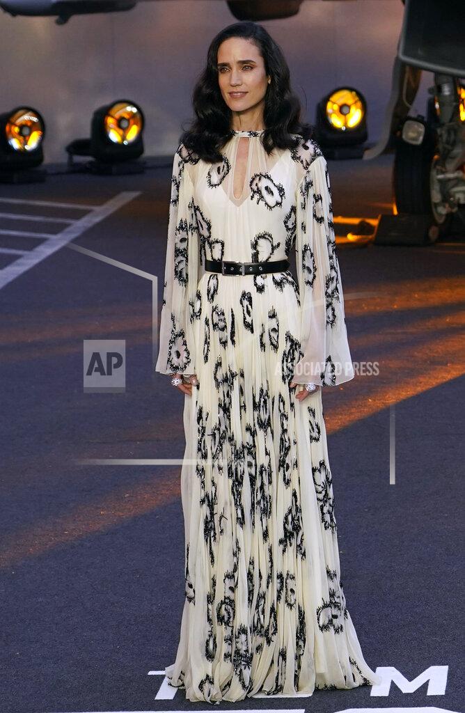Alberto Pezzali Jennifer Connelly poses for the media during the 'Top Gun Maverick' UK premiere at a central London cinema, on Thursday, May 19, 2022. (AP Photo/Alberto Pezzali)