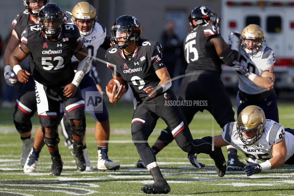 John Minchillo Cincinnati quarterback Desmond Ridder (9) breaks away from Navy defensive end Anthony Villalobos (95) in the first half of an NCAA college football game, Saturday, Nov. 3, 2018, in Cincinnati. (AP Photo/John Minchillo)